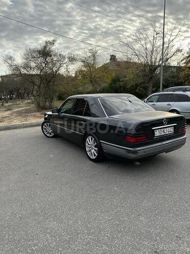 Mercedes E 220 1993, 521,369 km - 2.2 l - Bakı