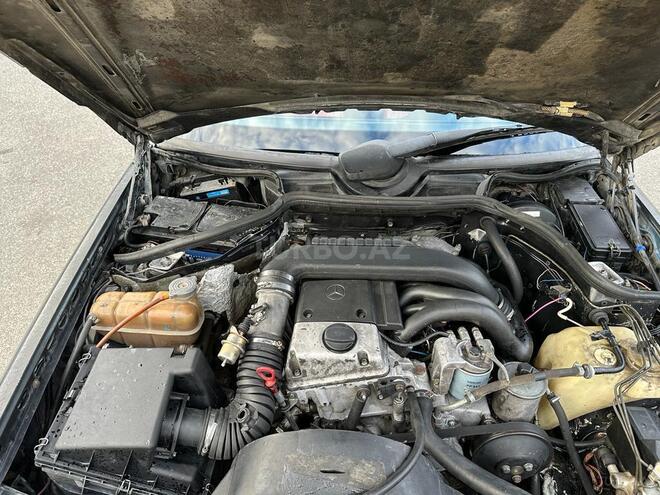Mercedes E 220 1993, 521,369 km - 2.2 l - Bakı