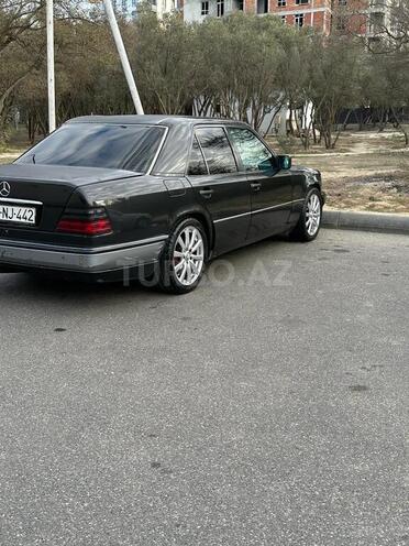 Mercedes E 220 1993, 521,369 km - 2.2 l - Bakı