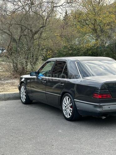 Mercedes E 220 1993, 521,369 km - 2.2 l - Bakı