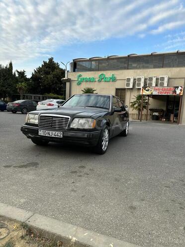 Mercedes E 220 1993, 521,369 km - 2.2 l - Bakı