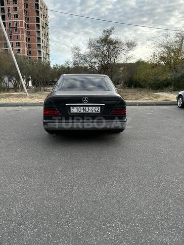Mercedes E 220 1993, 521,369 km - 2.2 l - Bakı