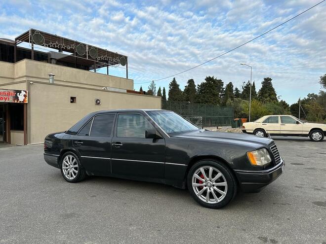 Mercedes E 220 1993, 521,369 km - 2.2 l - Bakı