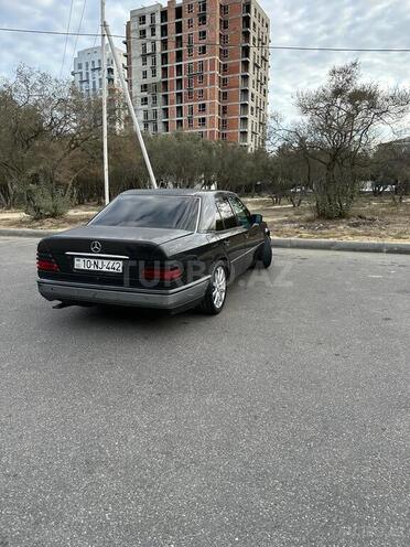 Mercedes E 220 1993, 521,369 km - 2.2 l - Bakı