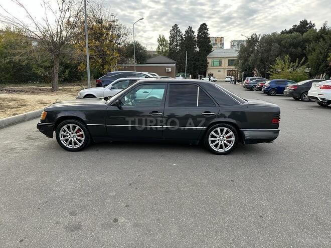 Mercedes E 220 1993, 521,369 km - 2.2 l - Bakı