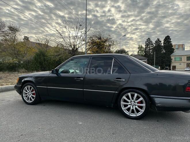 Mercedes E 220 1993, 521,369 km - 2.2 l - Bakı