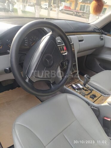 Mercedes E 240 1998, 267,000 km - 2.4 l - Bakı