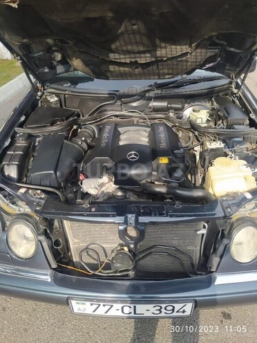 Mercedes E 240 1998, 267,000 km - 2.4 l - Bakı