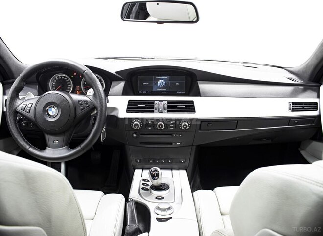BMW M5 2005, 154,000 km - 5.0 l - Bakı