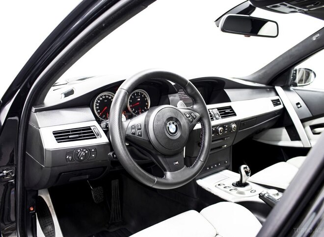 BMW M5 2005, 154,000 km - 5.0 l - Bakı