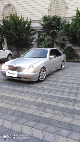Mercedes E 270 2001, 295,000 km - 2.7 l - Bakı