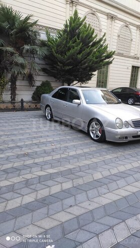 Mercedes E 270 2001, 295,000 km - 2.7 l - Bakı