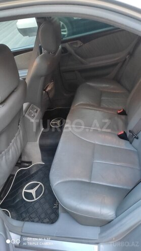 Mercedes E 270 2001, 295,000 km - 2.7 l - Bakı