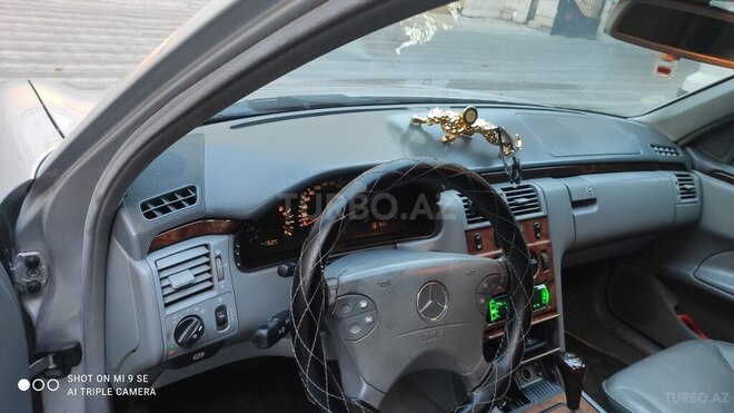 Mercedes E 270 2001, 295,000 km - 2.7 l - Bakı