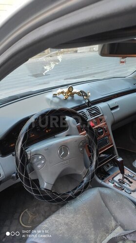 Mercedes E 270 2001, 295,000 km - 2.7 l - Bakı