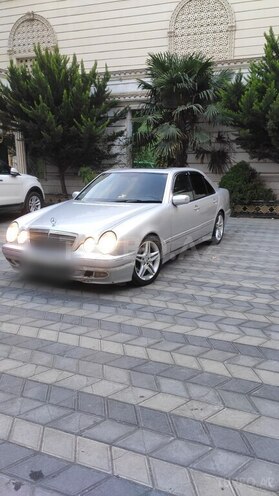 Mercedes E 270 2001, 295,000 km - 2.7 l - Bakı
