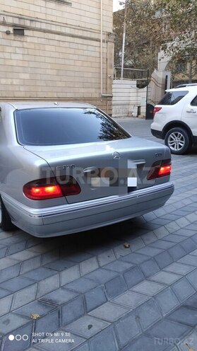 Mercedes E 270 2001, 295,000 km - 2.7 l - Bakı