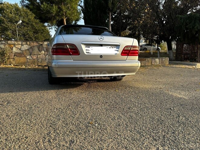 Mercedes E 280 2001, 180,000 km - 2.8 l - Gəncə