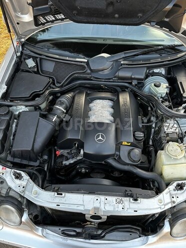 Mercedes E 280 2001, 180,000 km - 2.8 l - Gəncə