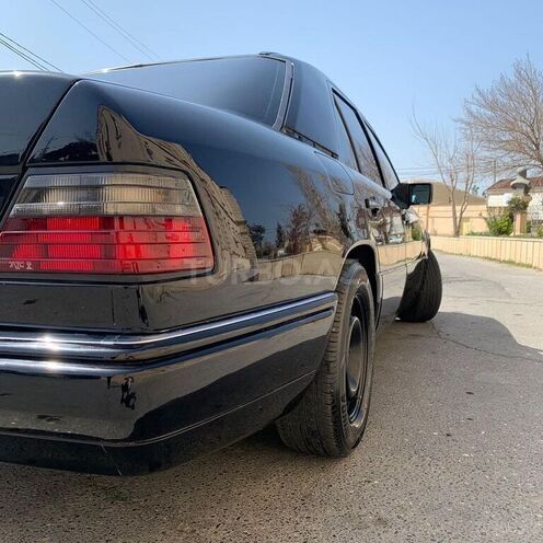 Mercedes E 220 1993, 600,000 km - 2.5 l - Bakı
