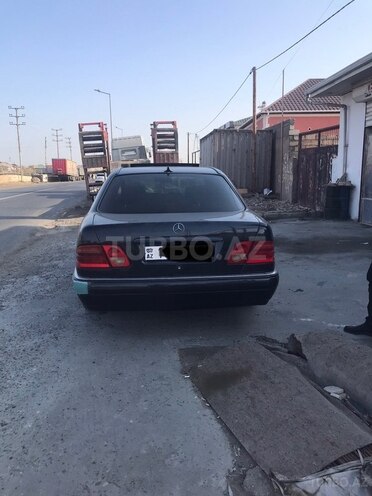 Mercedes E 230 1996, 417,000 km - 2.3 l - Xırdalan