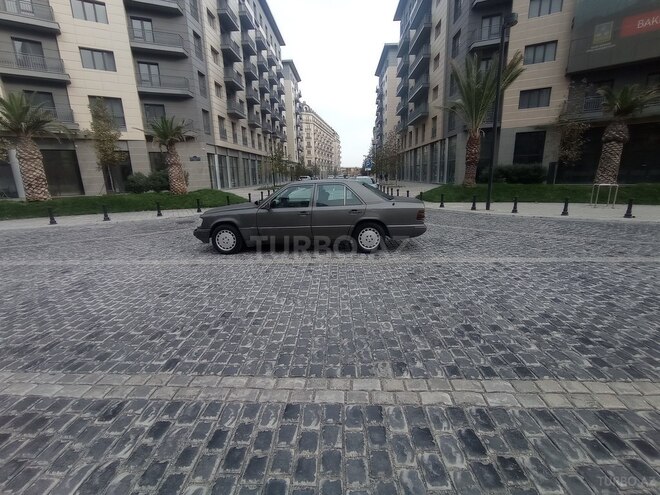 Mercedes E 200 1990, 100,000 km - 2.0 l - Bakı