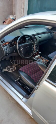 Mercedes E 220 2001, 355,000 km - 2.2 л - Bakı