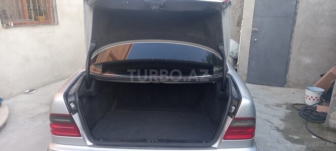 Mercedes E 220 2001, 355,000 km - 2.2 л - Bakı