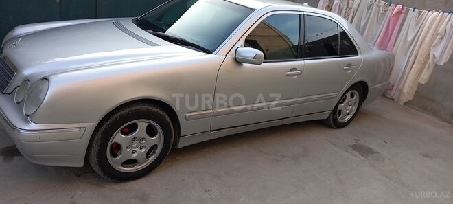 Mercedes E 220 2001, 355,000 km - 2.2 л - Bakı
