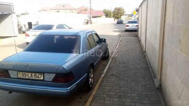 Mercedes E 200 1988, 260,000 km - 2.0 л - Masallı