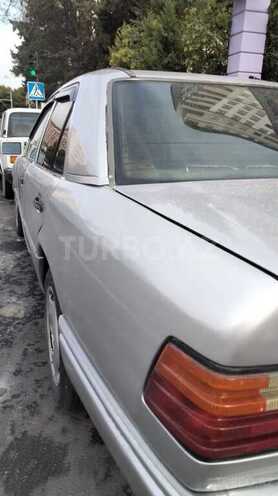 Mercedes E 220 1994, 310,000 km - 2.2 l - Bakı
