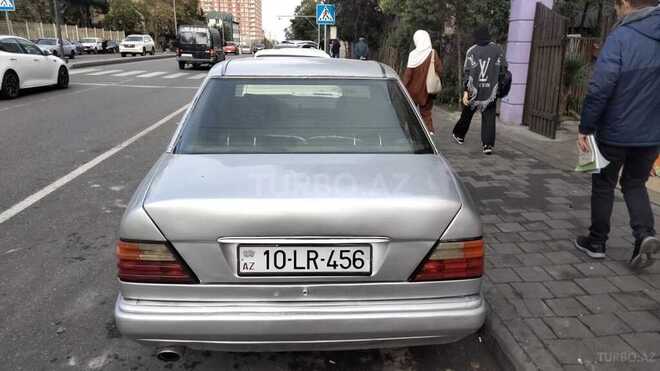 Mercedes E 220 1994, 310,000 km - 2.2 l - Bakı