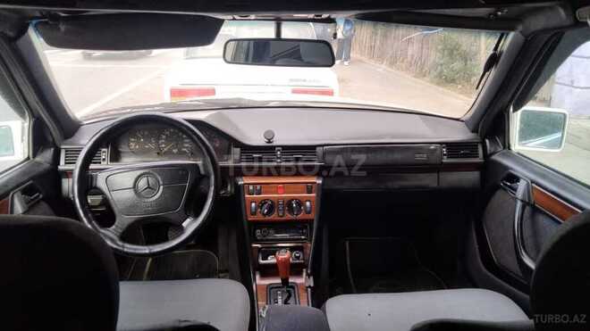 Mercedes E 220 1994, 310,000 km - 2.2 l - Bakı