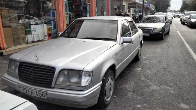 Mercedes E 220 1994, 310,000 km - 2.2 l - Bakı
