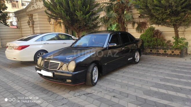 Mercedes E 220 2001, 256,000 km - 2.2 л - Bakı