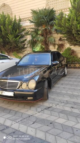 Mercedes E 220 2001, 256,000 km - 2.2 л - Bakı
