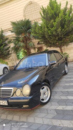 Mercedes E 220 2001, 256,000 km - 2.2 л - Bakı