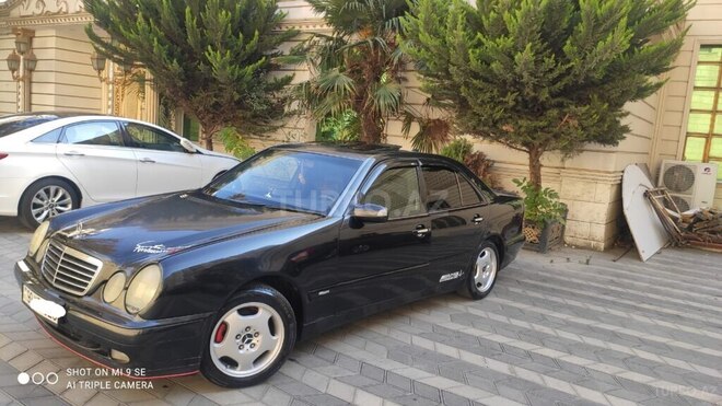 Mercedes E 220 2001, 256,000 km - 2.2 л - Bakı