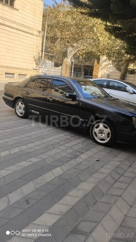 Mercedes E 220 2001, 256,000 km - 2.2 л - Bakı