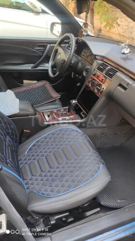 Mercedes E 220 2001, 256,000 km - 2.2 л - Bakı