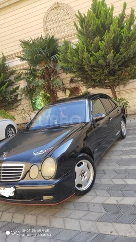 Mercedes E 220 2001, 256,000 km - 2.2 л - Bakı