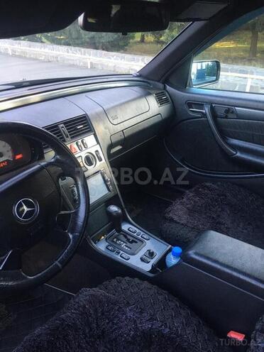 Mercedes C 230 1999, 182,000 km - 2.3 l - Qax