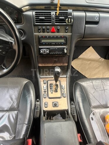 Mercedes E 220 2001, 498,525 km - 2.2 л - Bakı