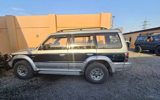 Mitsubishi Pajero 1995, 350,000 km - 2.8 l - Şabran