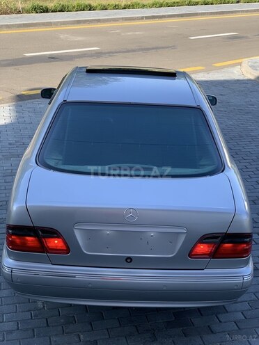 Mercedes E 320 2001, 195,591 km - 3.2 l - Bakı