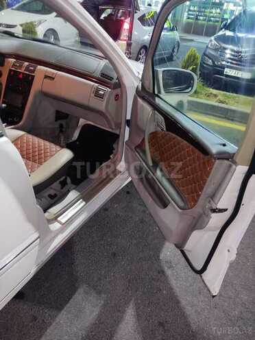 Mercedes E 220 2001, 241,754 km - 2.2 л - Bakı