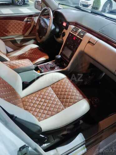 Mercedes E 220 2001, 241,754 km - 2.2 л - Bakı