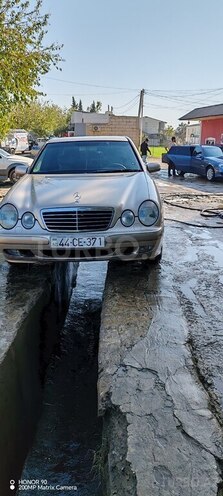 Mercedes E 220 2000, 316,000 km - 2.2 l - Bakı