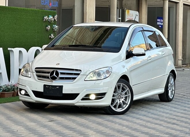 Mercedes B 170 2011, 70,000 km - 1.7 l - Bakı