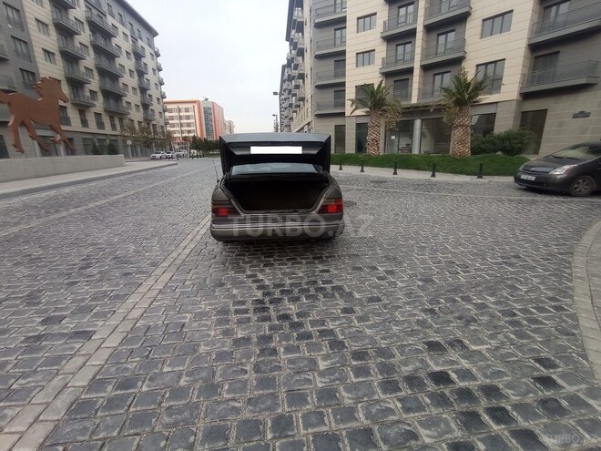 Mercedes E 200 1990, 100,000 km - 2.0 l - Bakı